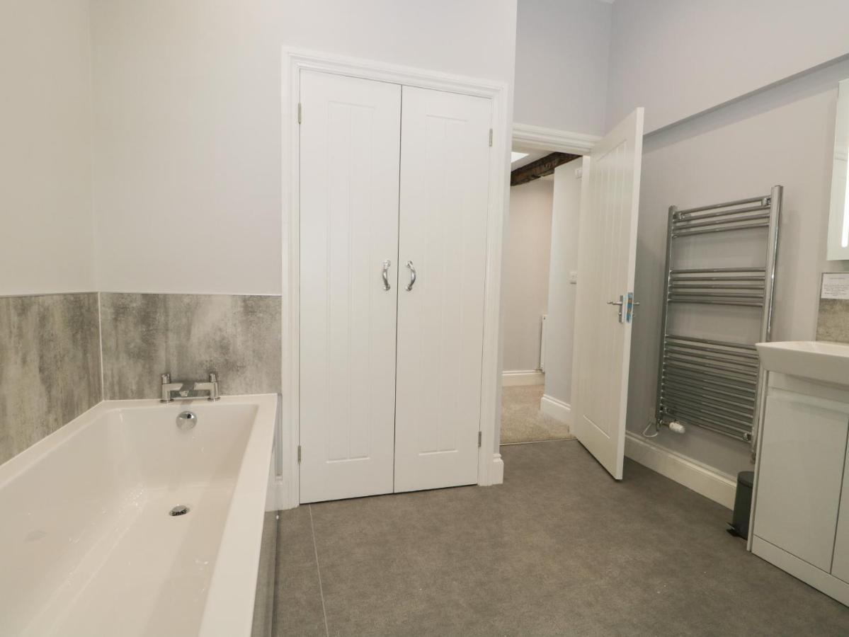 Oxen Park Farm Cottage Улверстон Экстерьер фото