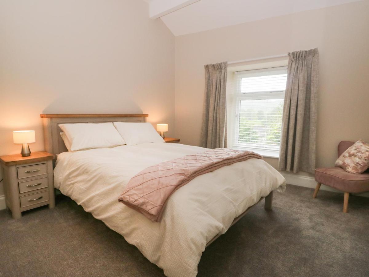 Oxen Park Farm Cottage Улверстон Экстерьер фото